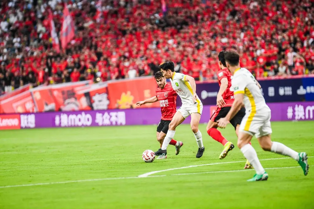 蓉城2:0完胜国安 文明观赛风涌凤凰山