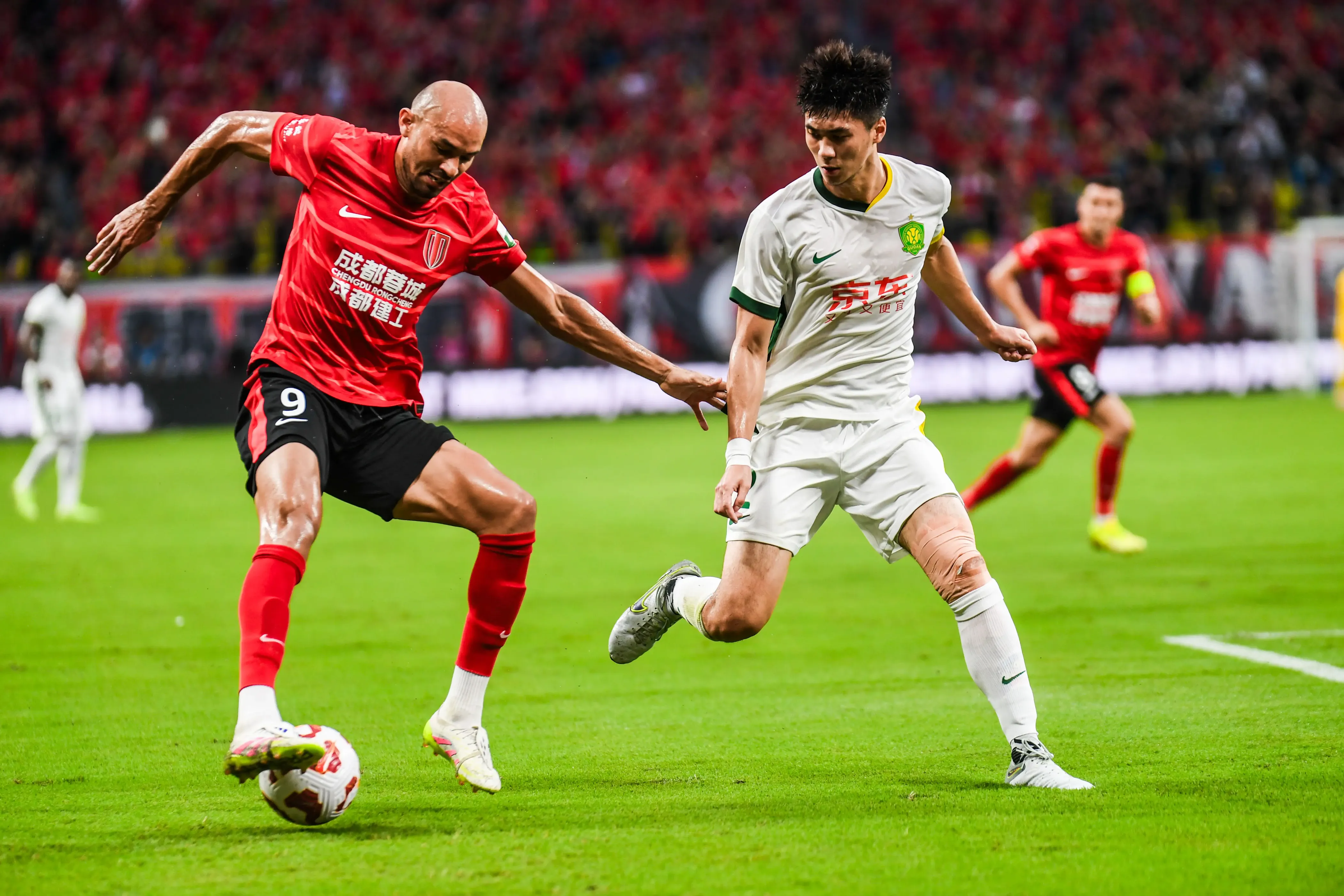 蓉城2:0完胜国安 文明观赛风涌凤凰山