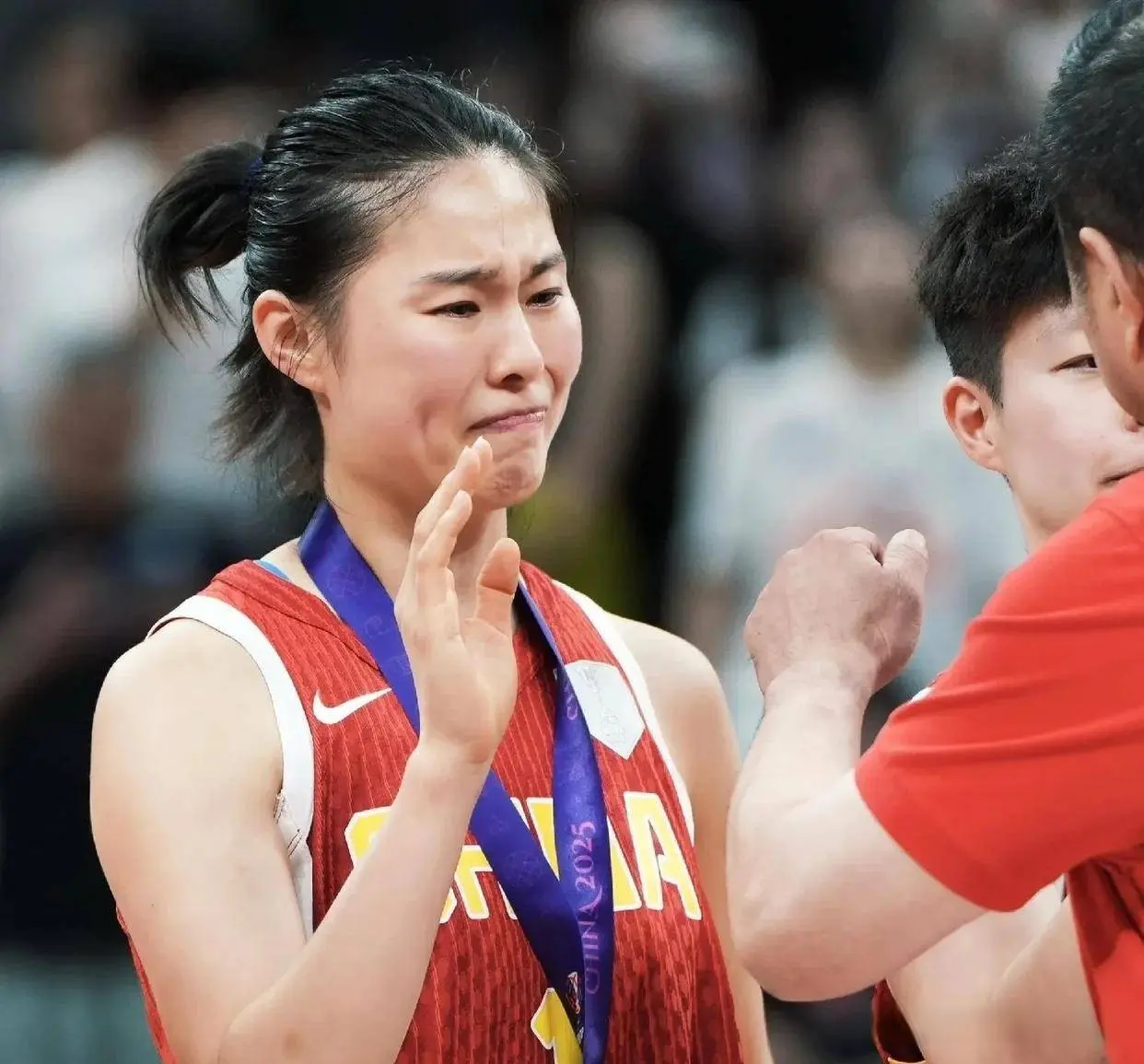 12万奖金全捐!亚洲杯后女篮国手奖金清零，宫鲁鸣能办到吗？