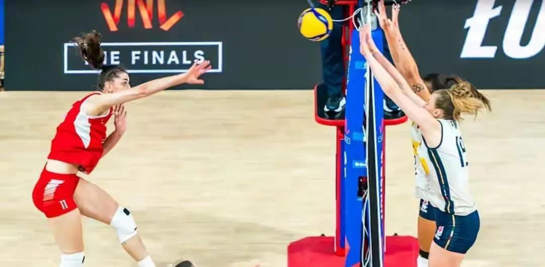 意大利女排3-0波兰，连胜晋级决赛