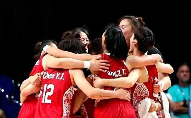 大运女篮夺冠，2小时后！宫指导参考一下！都有内线，但结果不同