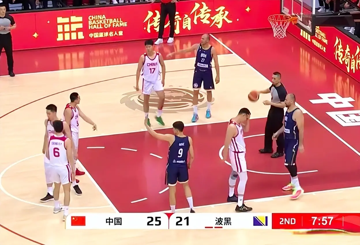 拒绝崩盘！中国男篮单节飙进6记三分，高诗岩三连击点燃全场