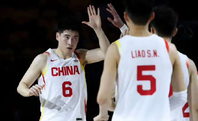 FIBA官方晒程帅澎海报！回国后三分12中9被赞核心 媒体人盼状态延续