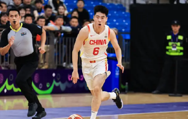 FIBA官方晒程帅澎海报！回国后三分12中9被赞核心 媒体人盼状态延续