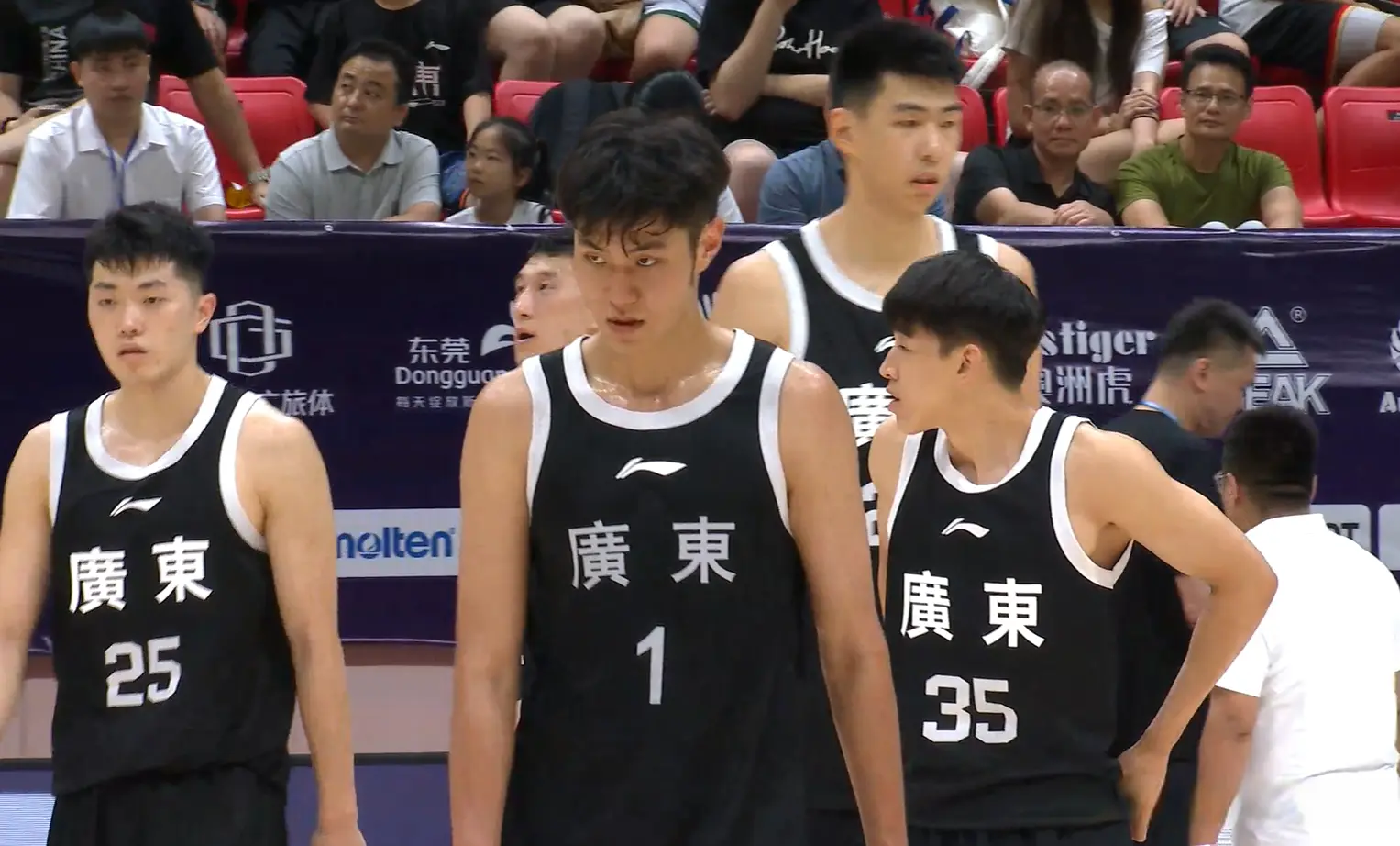 狂输24分！广东男篮2连败，杜锋无奈，朱芳雨黑脸 王浩然空砍22分