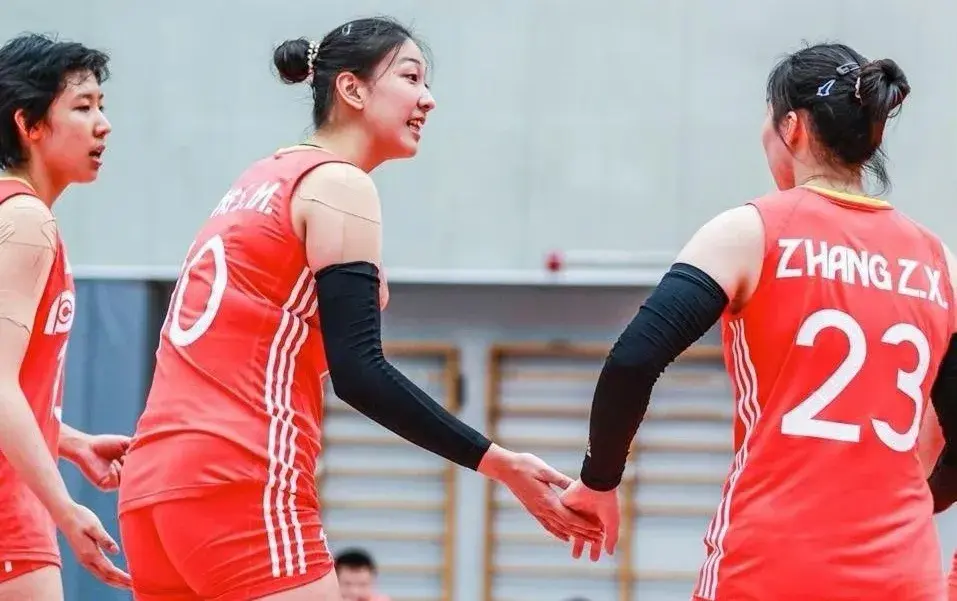 中国女排又一人离队！龚翔宇正牌替补剩一人，小将抢手，赵勇无奈