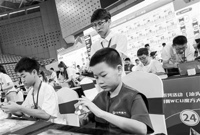 中国魔方运动巡回赛系列活动“转”动汕头