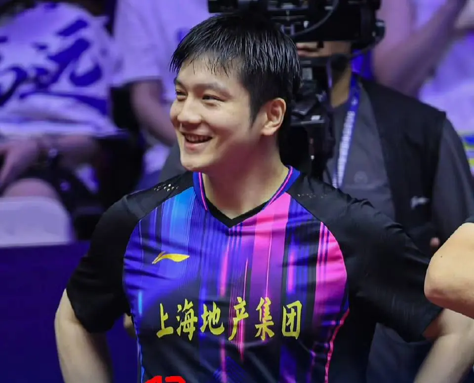 樊振东乒超13连胜超霸气，俨然成一种精神的代名词，球迷鼎力支持