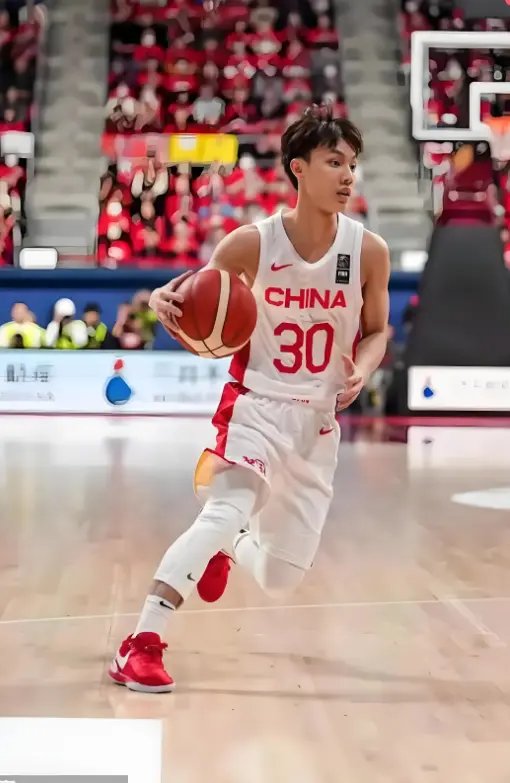 全明星票王徐杰落选亚洲杯？这会寒了兢兢业业球员的心！