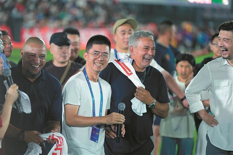 “吸引全世界人民一起玩”