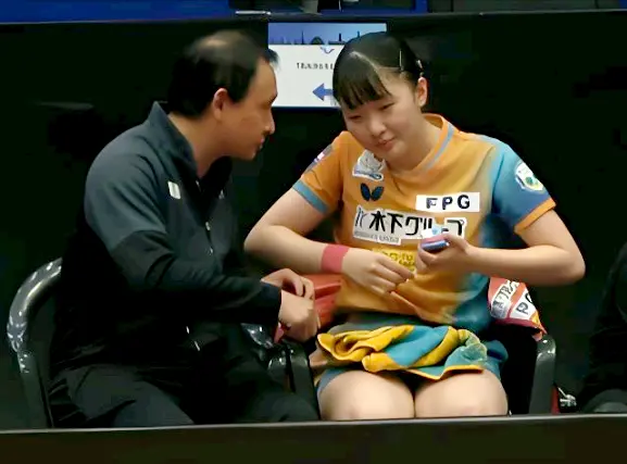 WTT赛：张本美和连夺2冠！女单4-2胜世界亚军，父亲场外指导
