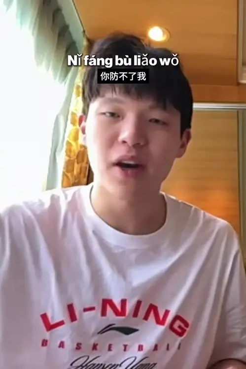 小卡连线杨瀚森笑容满面！传授经验相约练球 还学了中文垃圾话