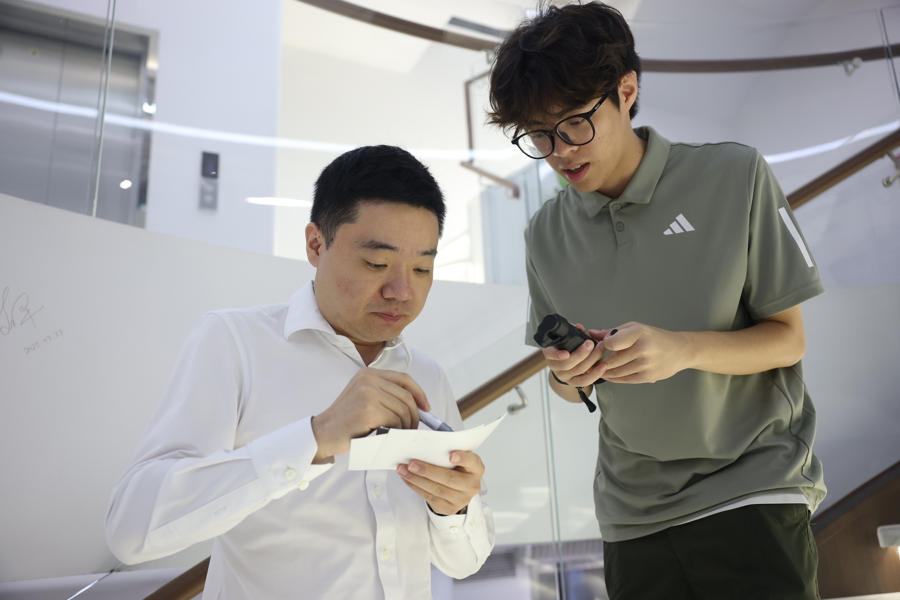 斯诺克上海大师赛：赵心童避谈“中国一哥”称号，丁俊晖不惧挑战想拿冠军