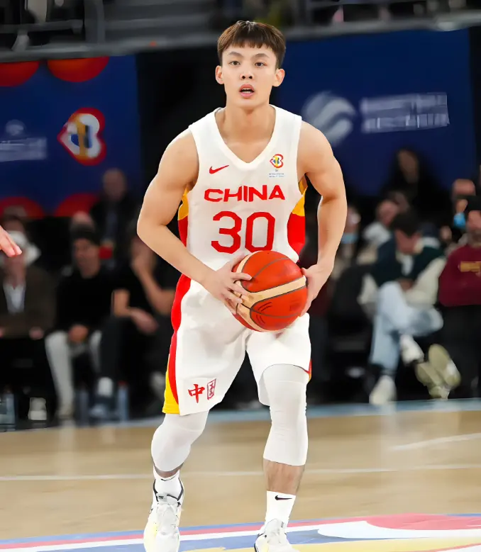 全明星票王徐杰落选亚洲杯？这会寒了兢兢业业球员的心！