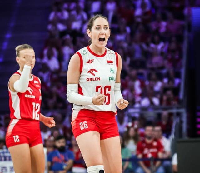 3-1复仇，淘汰中国女排的她们赢了：世界第3站上领奖台 全场大狂欢