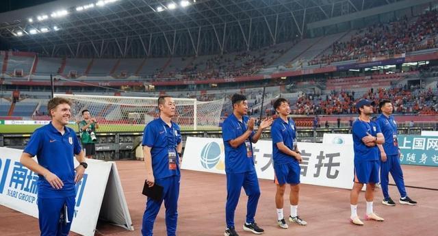 单场3球VS零贡献！瓦科打脸质疑，克雷桑该被韩鹏按下暂停键吗？