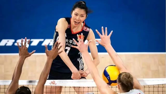 就在今天！7月28日凌晨，传来中国女排反超至世界第四、新消息