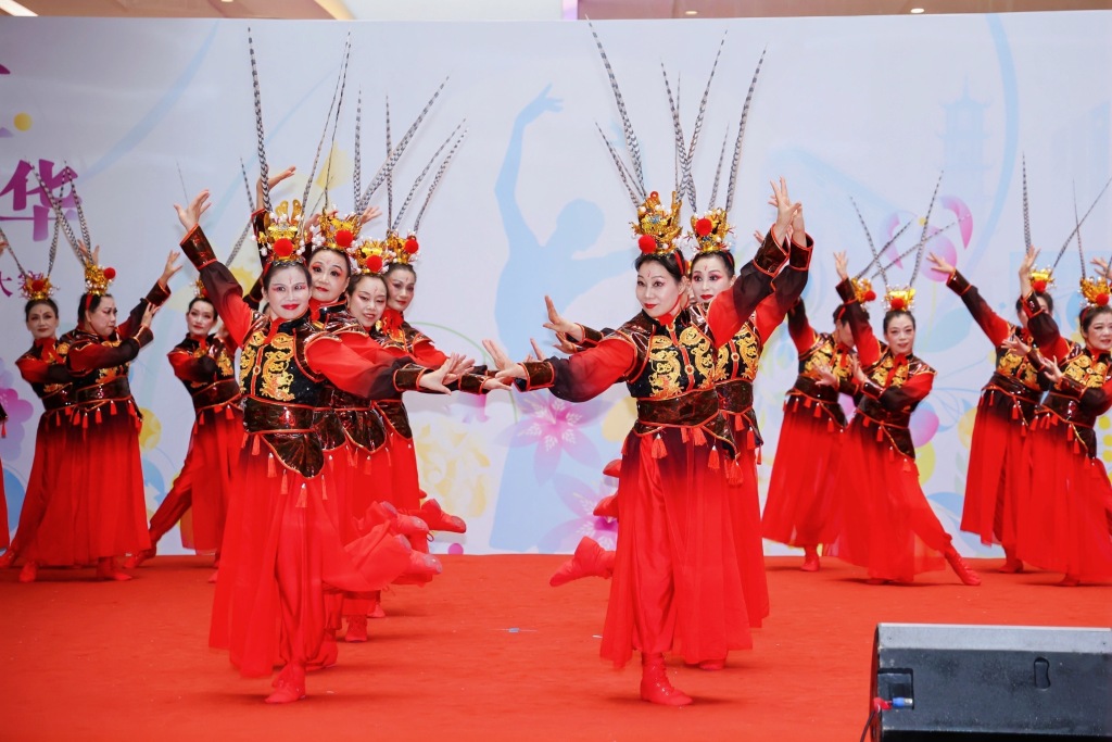 �߳��糡���Ϻ������赸�����߽���Ȧ