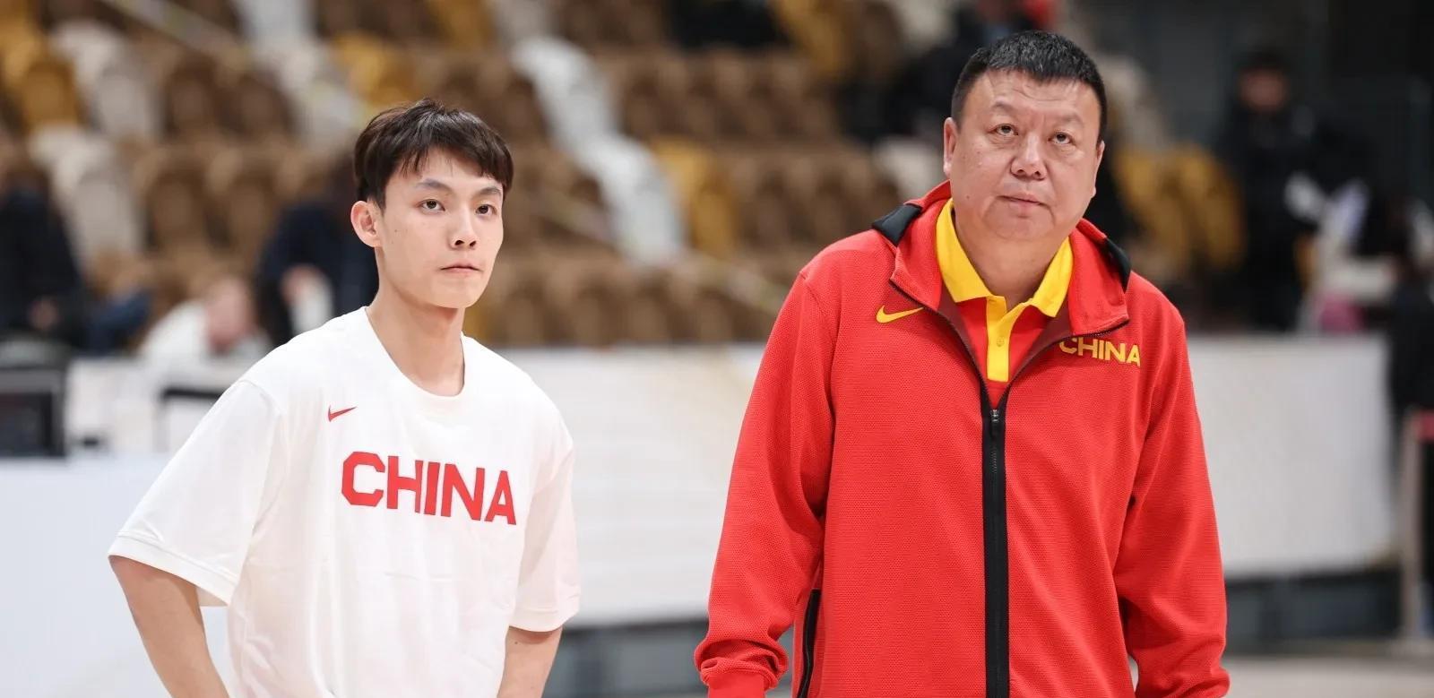 男篮热身赛南京站第一场，中国五人得分上双大胜波黑