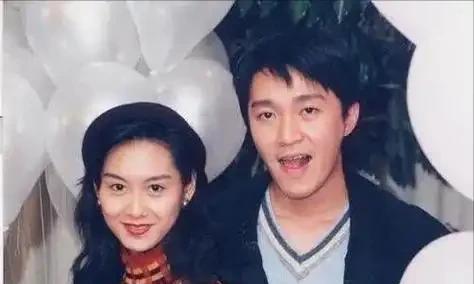 53岁朱茵现状：“下嫁”黄贯中，依旧开97年破车，住在深山残屋