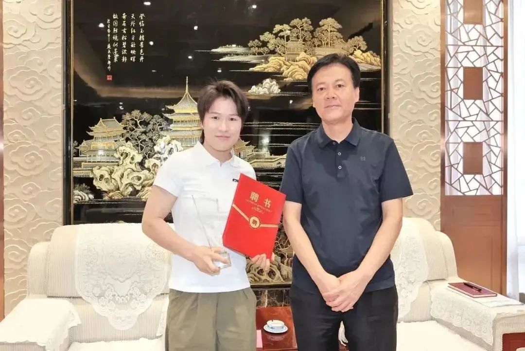 世界冠军张伟丽，有新身份