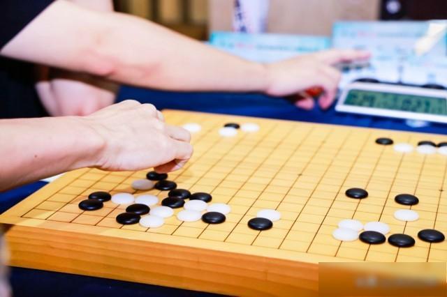 黑白方寸间上演智慧交锋棋手共绘和美乡村新画卷第二届“橙柿互动”杯全国新闻界双人围棋锦标赛在杭州落幕