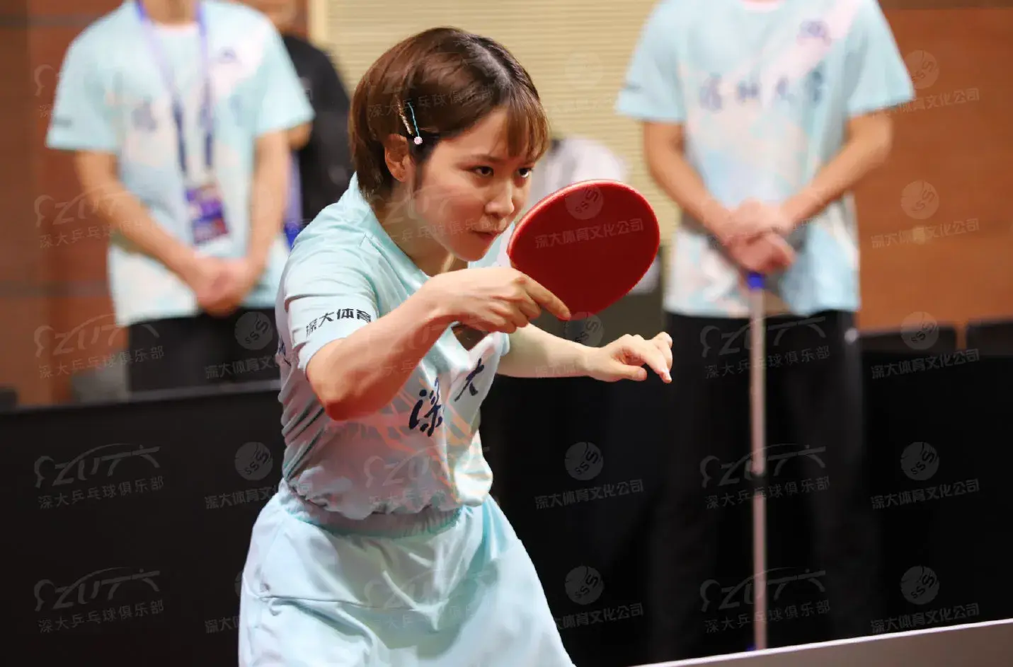 平野美宇逆转梁家怡，深大俱乐部击败华东理工俱乐部