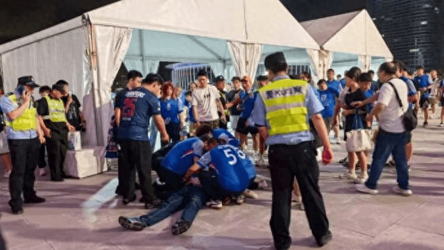 申花球迷谈救人：现场救助者不只我们，大家像球队配合默契