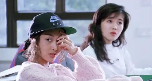 53岁朱茵现状：“下嫁”黄贯中，依旧开97年破车，住在深山残屋