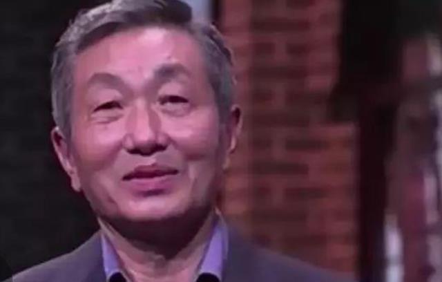 68岁杜源温哥华追鸽子，迈腿比场务还利索！外孙把他金鸡奖当话筒