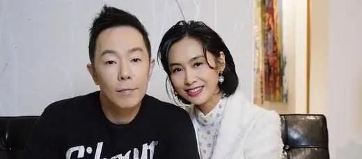 53岁朱茵现状：“下嫁”黄贯中，依旧开97年破车，住在深山残屋