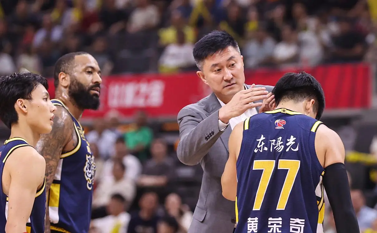 广东26岁后卫试训北京队！2点原因让杜锋放手，胡明轩凑齐4个替补