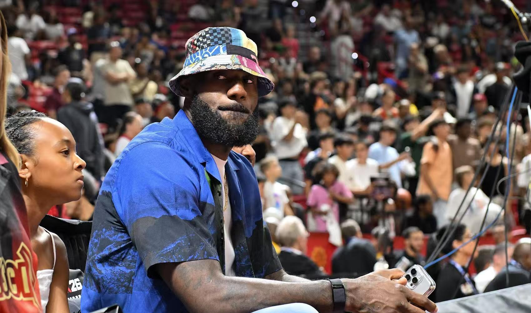 詹姆斯这是要躺平？湖人补强漠不关心！这么放纵自己恐将退役