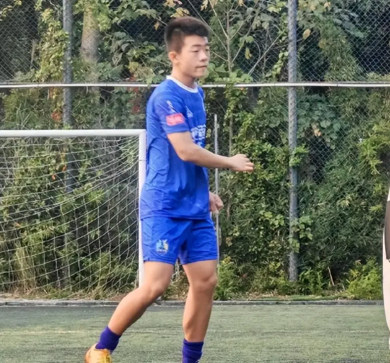 中国足球迎喜讯！16岁国少边锋加盟西班牙联赛，董路青训出品，引发热议