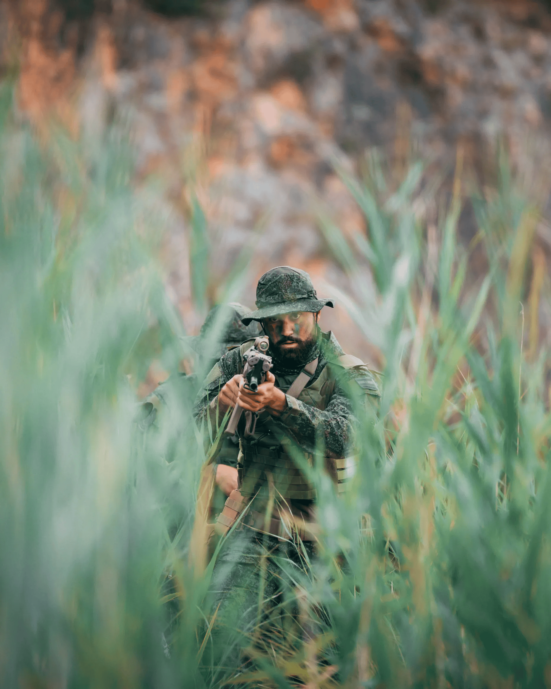 格瓦迪奥尔穿上士兵服装，参加活动体验虚拟战争