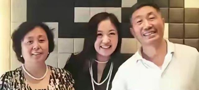 68岁杜源温哥华追鸽子，迈腿比场务还利索！外孙把他金鸡奖当话筒