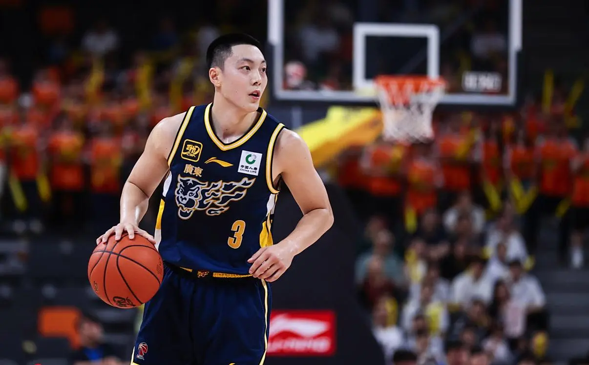 广东26岁后卫试训北京队！2点原因让杜锋放手，胡明轩凑齐4个替补