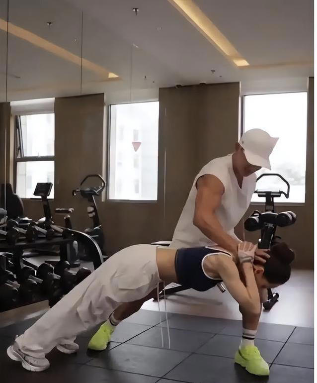 小龙女为爱隐退十年，主动求婚被拒两次，替他还债上亿却换来心碎