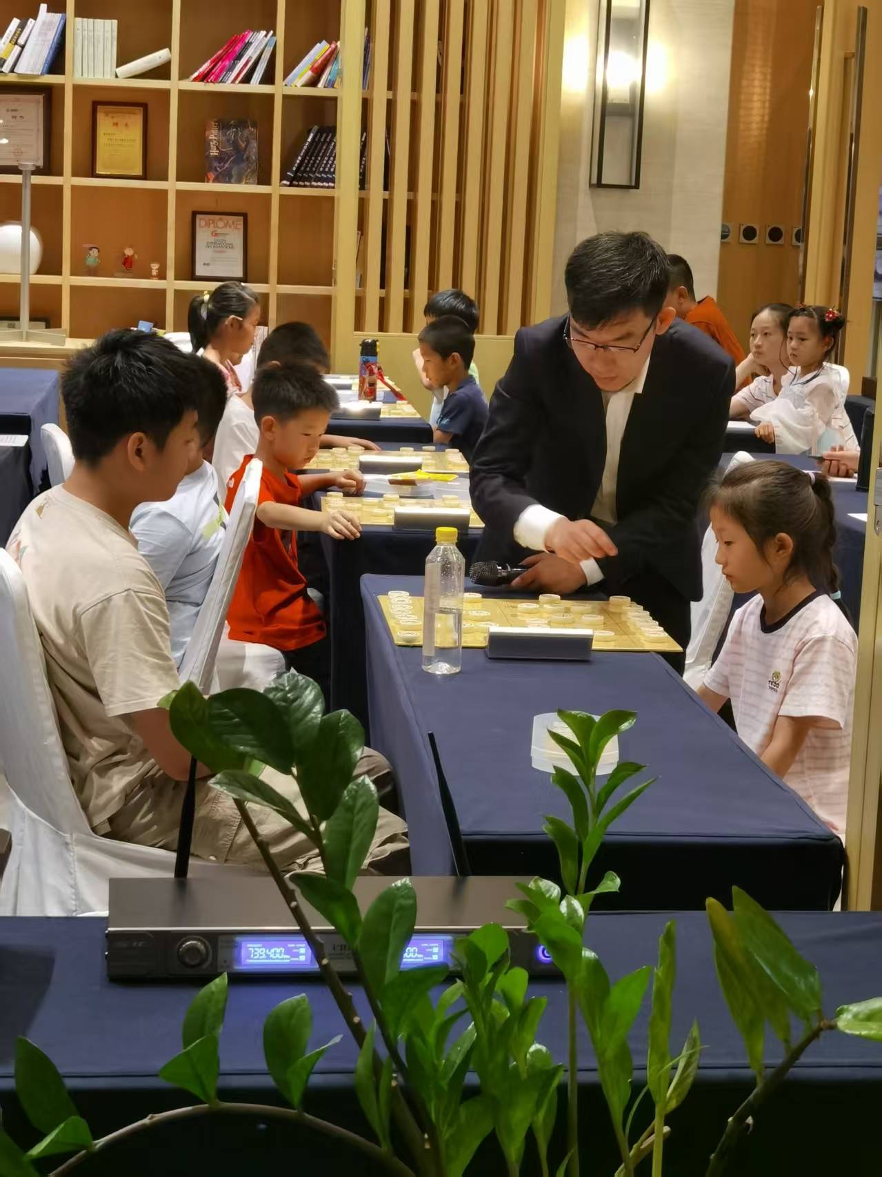 小将挑战北大象棋队队长 丰台区象棋协会夏令营收官