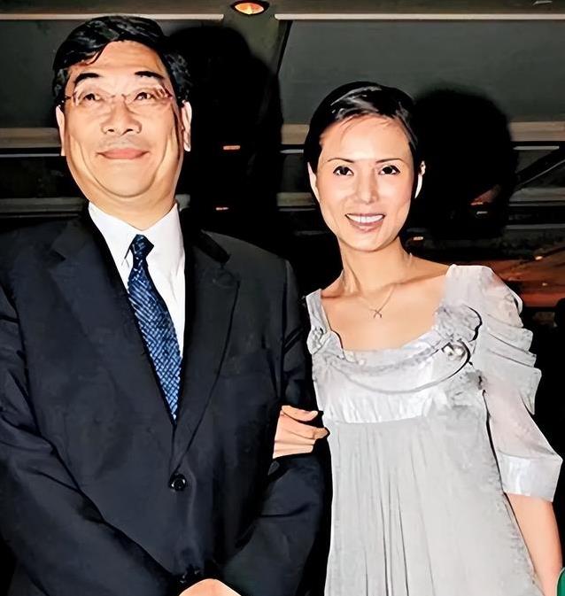 小龙女为爱隐退十年，主动求婚被拒两次，替他还债上亿却换来心碎