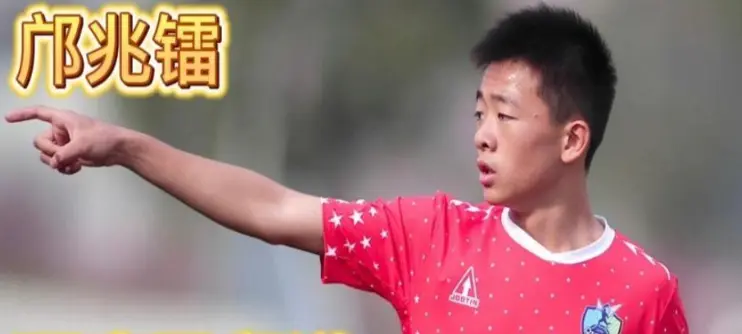 中国足球迎喜讯！16岁国少边锋加盟西班牙联赛，董路青训出品，引发热议