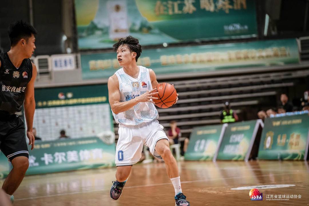 从苏超赛场到CBA舞台：草根球员的成长土壤