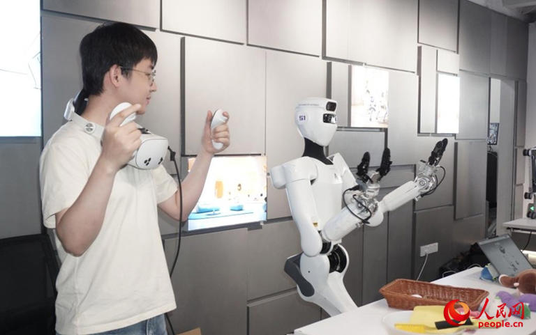市场 | 全球首家机器人6S店在深圳龙岗开业