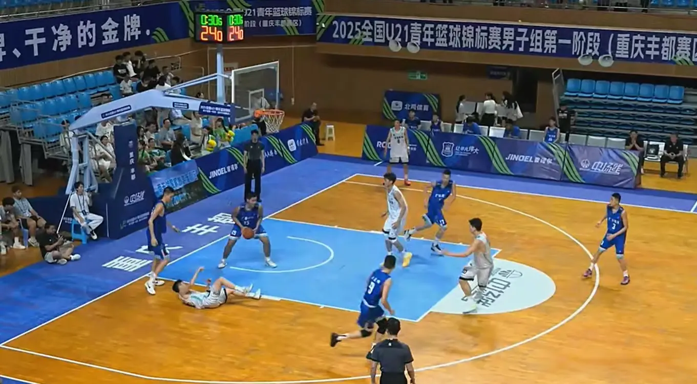 狂赢48分！王洪泽11+18率广东5连胜，小组第1收官，山东大汉10+2