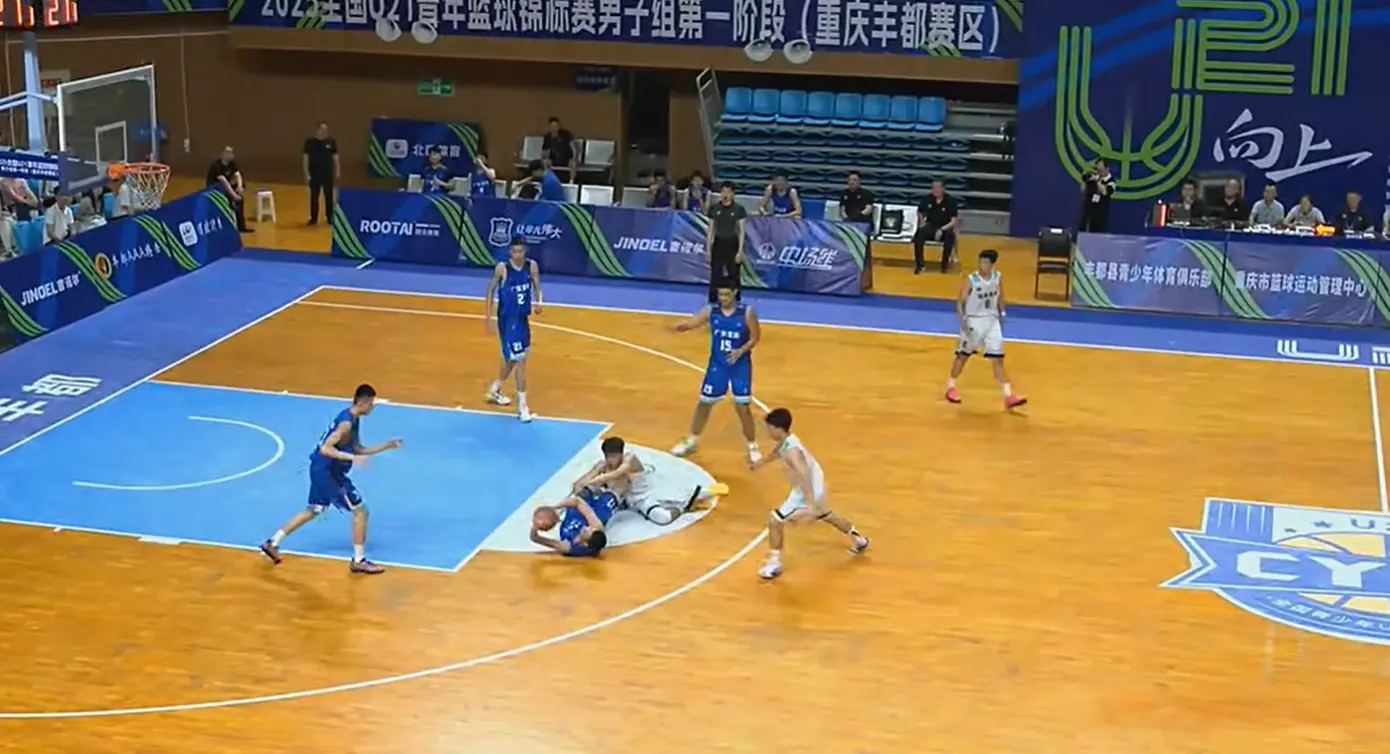 狂赢48分！王洪泽11+18率广东5连胜，小组第1收官，山东大汉10+2