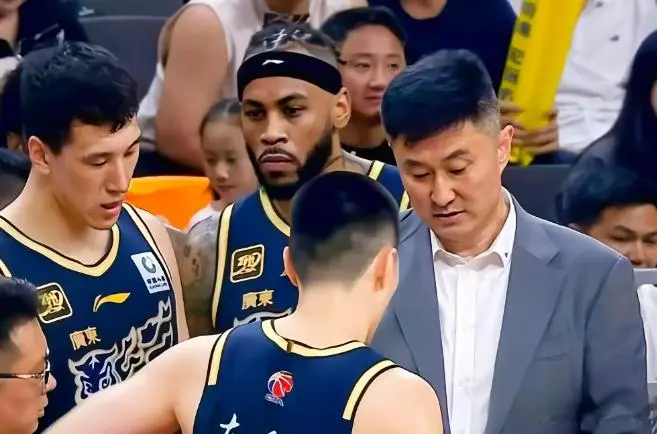 曝广东男篮报价NBA级大外援，球风克制辽宁广厦，杜锋目标要夺冠