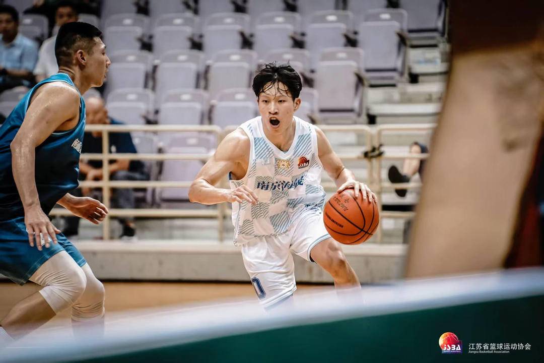 从苏超赛场到CBA舞台：草根球员的成长土壤