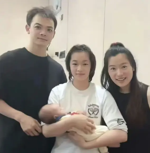 全红婵近照登热搜榜：仍努力克服发育关！陈芋汐换搭档完成四连冠