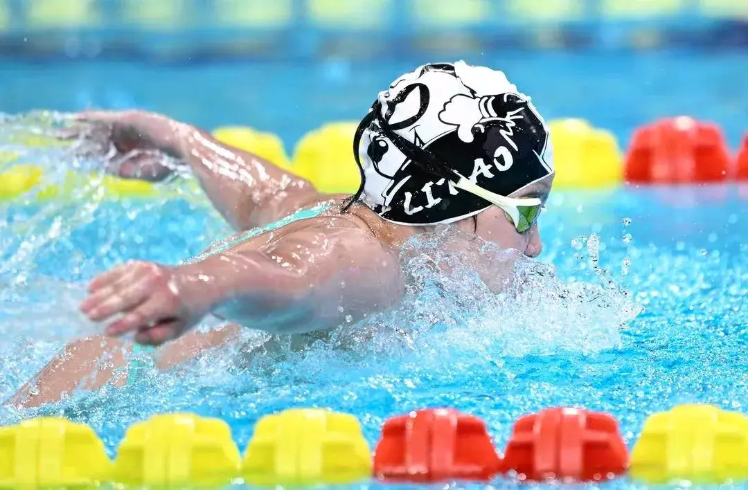 SwimSwam：于子迪两月内将个人最好成绩提升1.42秒“快得不正常”