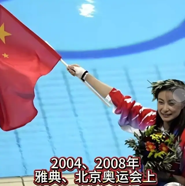霍启刚现场见证郭晶晶入选国际游泳名人堂